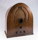 Lot #44 1920s Philco Cathedral Tube Radio