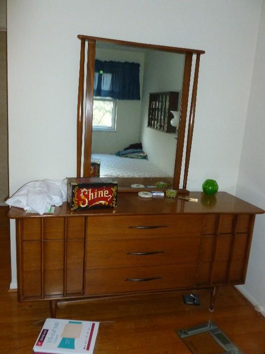 Neat Retro dresser & mirror