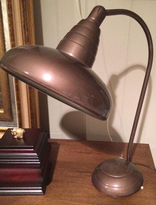Stunning vintage desk lamp in great condition, works 