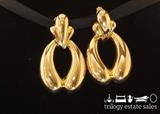 unmarked gold tone earrings
