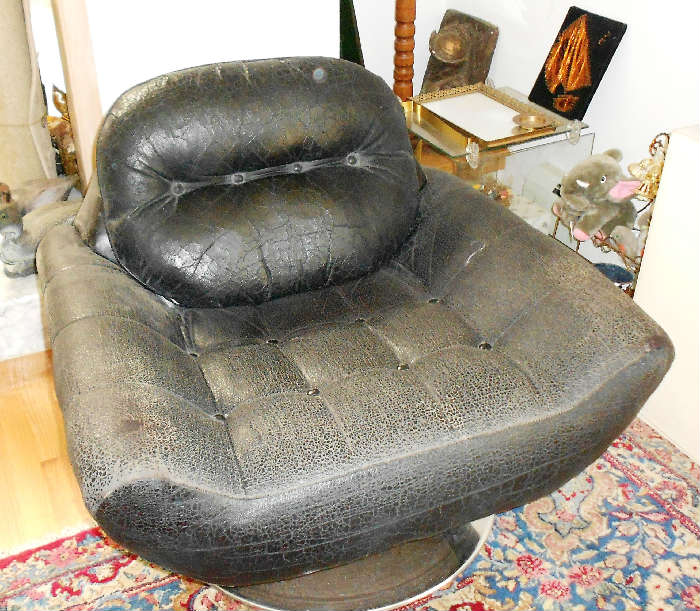 Mid-Century Modern Swivel Chair