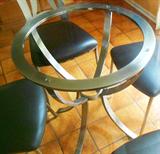 Design Institute of America Dinette Set
Glass Table Detail