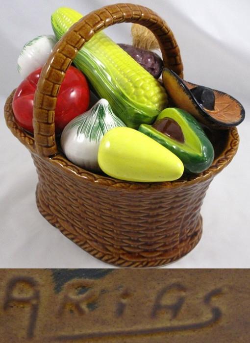 Tlaquepaque "Arias" Ceramic Vegetable Basket (9"H x 10"W x 8"D)