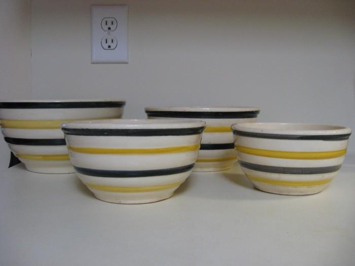 Roseville USA nesting bowls