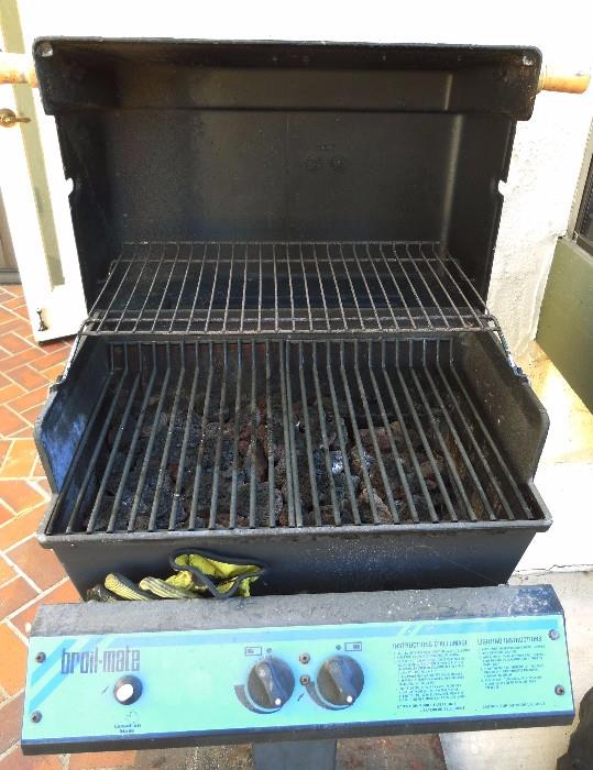 Broil-mate natural gas grill. Excellent condition. Includes cover. $20