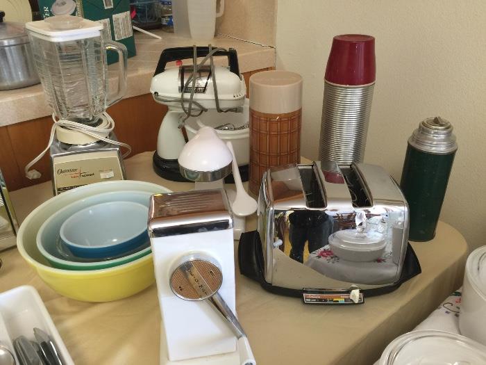 Retro overload : thermos , Pyrex , ice chopper and so much more 