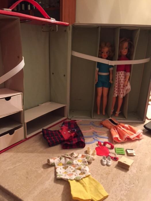 Inside of Tammy Family Case with 2 Dolls