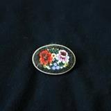 100's of pieces of vintage costume jewelry