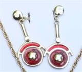 100's of pieces of vintage costume jewelry