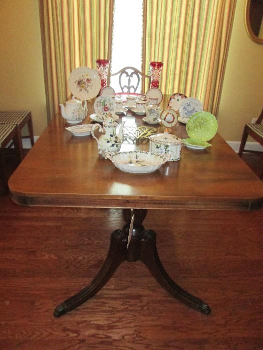 Double pedestal mahogany dining table with 6 chairs