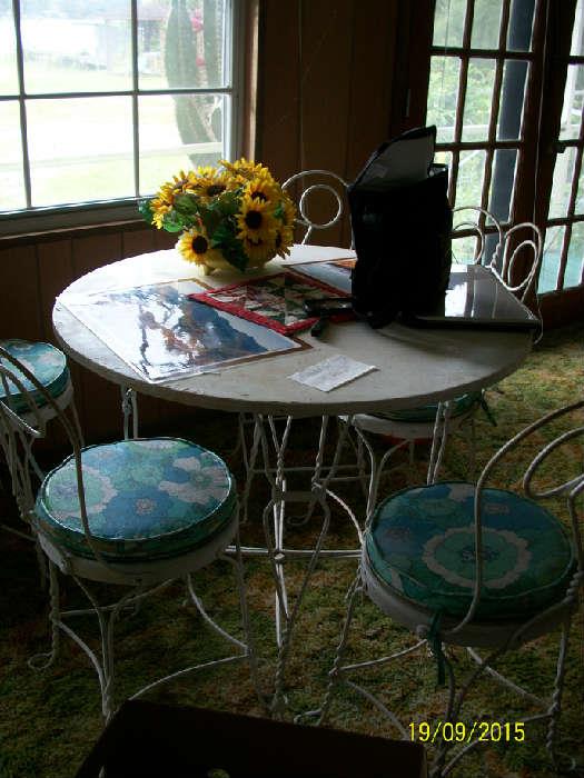 Ice cream parlor style table with 5 chairs