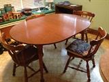 Very useful and clean kitchen table with 4 chairs and 2 leaves