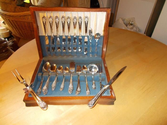 William Rogers Silver Plate in wooden silverware box - 15 tea spoons; 8 dinner forks; 8 salad forks; 8 knives; 8 vegetable serving spoons; 2 LARGE vegetable serving spoons; 1 butter knife; 1 sugar spoon; 1 gravy ladle; 1 meat knife; 2 meat fork servers...REALLY nice set!!!!!!