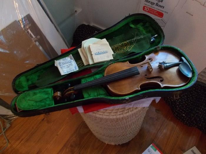 Another view of the BEAUTIFUL Vintage Violin, Bow , & Case...