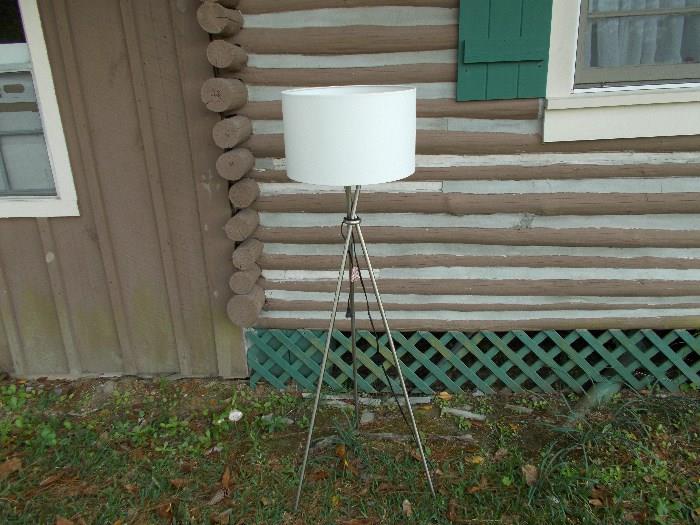 Tripod Lamp - 60" tall!!!!!!!!
