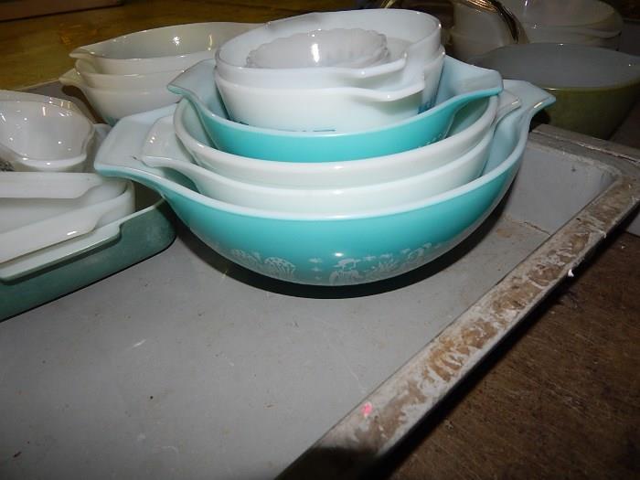 mid century Pyrex, way cool