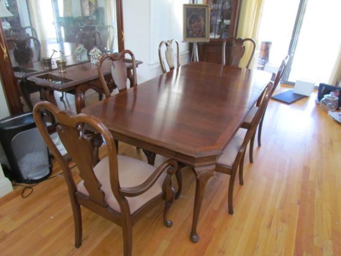 Absolutely gorgeous dining room set