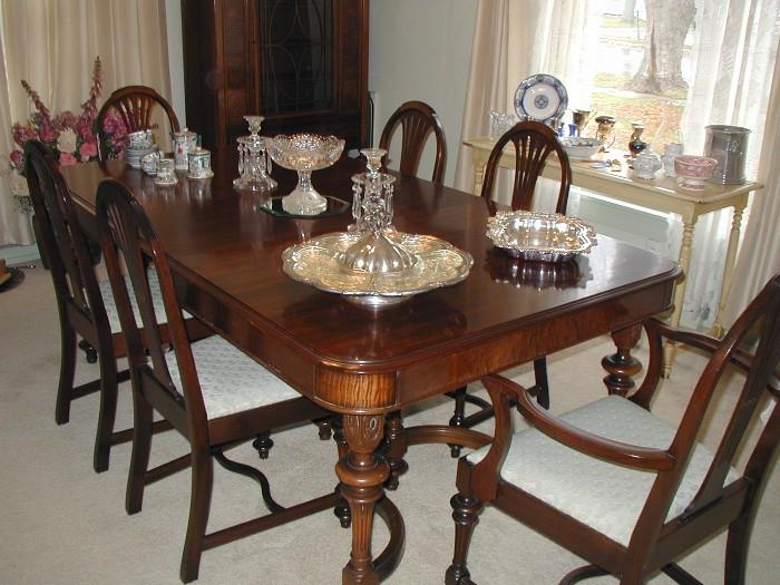 1920's -30's Dining Set - very good condition - has extra leaf and pads