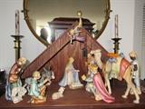 goebel nativity scene w/manger