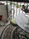 misc garden items / plant stands / figures / pots victorian table and chair set