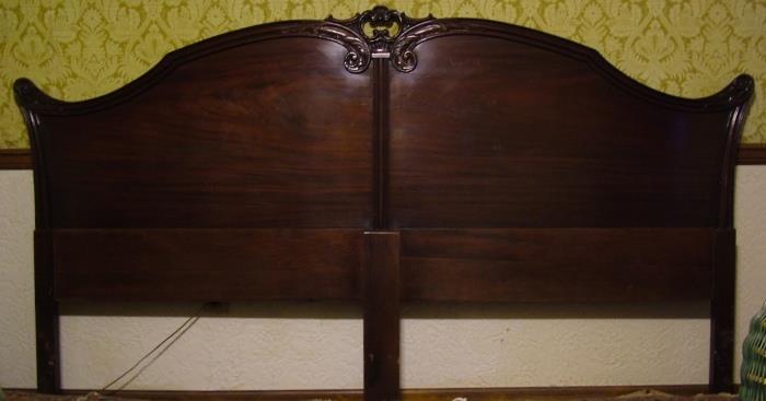 1940'S Cherry King bed frame, very nice
