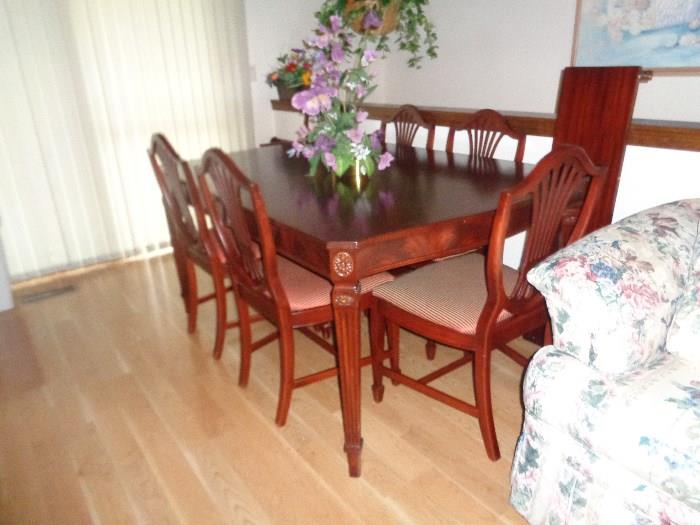 table, leaf, 6 chairs, vintage, great condition