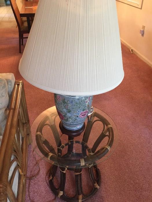 Rattan base round glass-top side table
Chinese porcelain table lamps with shade
