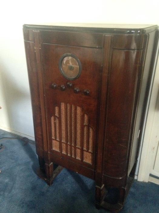 antique radios (2)