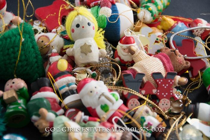 miniature ornaments, sold as a lot