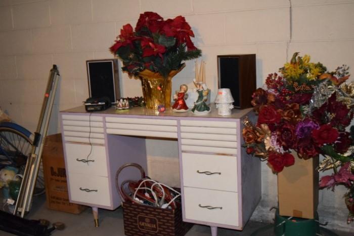 Desk Speakers, Retro Desk, Flowers, Bike, Christmas Items