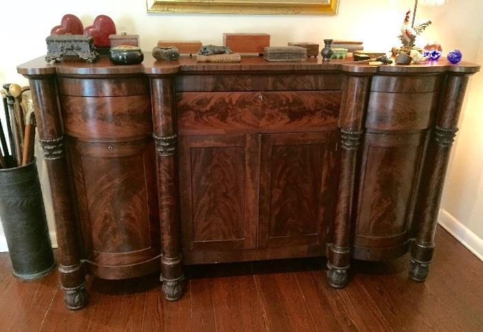 Classical mahogany veneer sideboard, c. 1830. Probably Boston or New York. In excellent condition! 