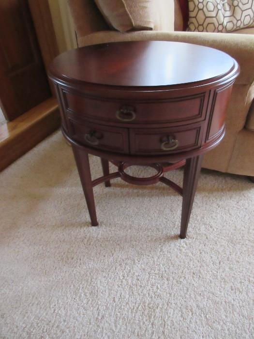 SIDE CHEST W/ DRAWERS