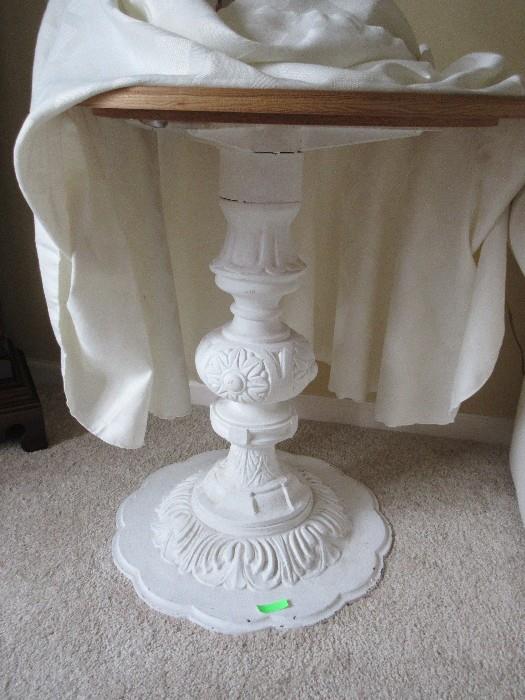 WHITE TABLE BASE WITH WOOD TOP