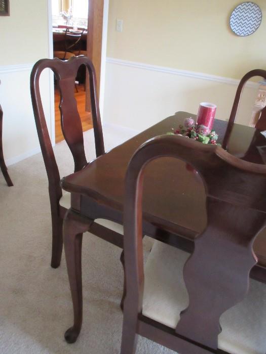 CHERRY TABLE WITH 6 CHAIRS / EXTRA ARM CHAIR