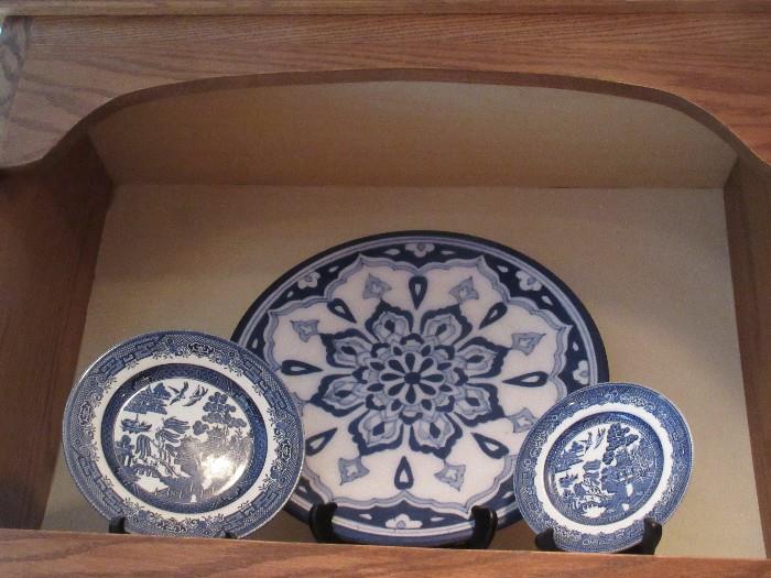 LOTS OF BLUEWARE ASSORTED PIECES