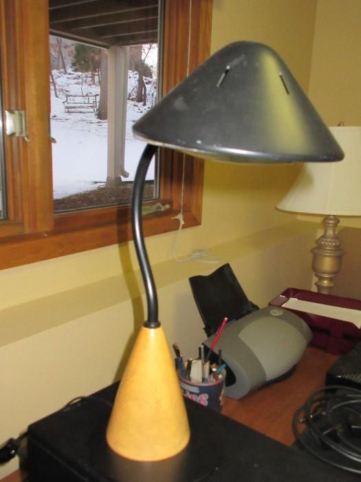 DESK LAMP