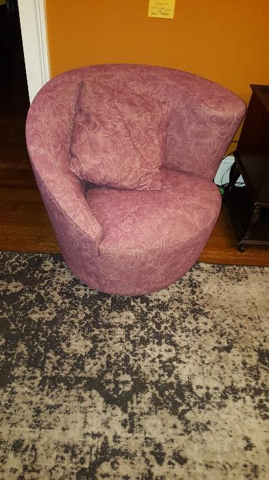 PAIR OF SWIVLE ACCENT CHAIRS 650.00