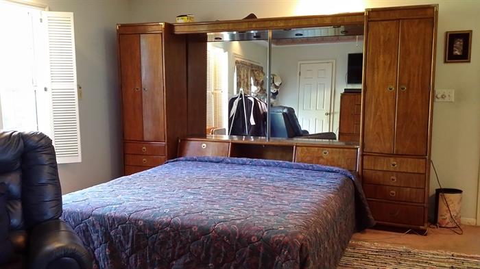 Drexel king bed ensemble - king size mattress & box springs, lighted headboard with mirrors, & 2 bedside chests