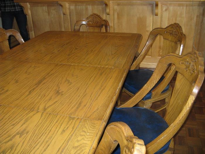 Casual Oak dining table with 2 - 22" leaves and 10 Chairs.