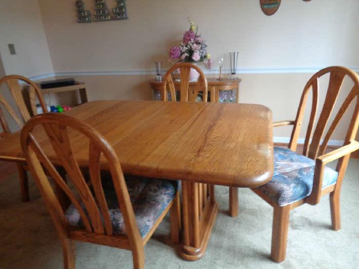 Oak Dining Room Table, 6 Chairs 2 Leaves