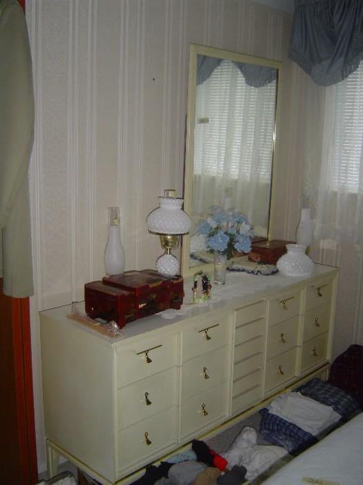 white dresser and fenton lamps