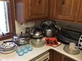 Lots of great kitchen items 