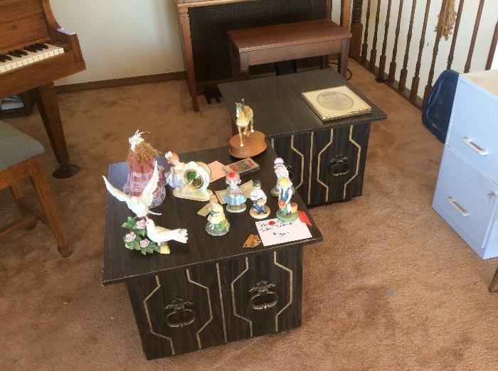 Pair side tables, figurines 