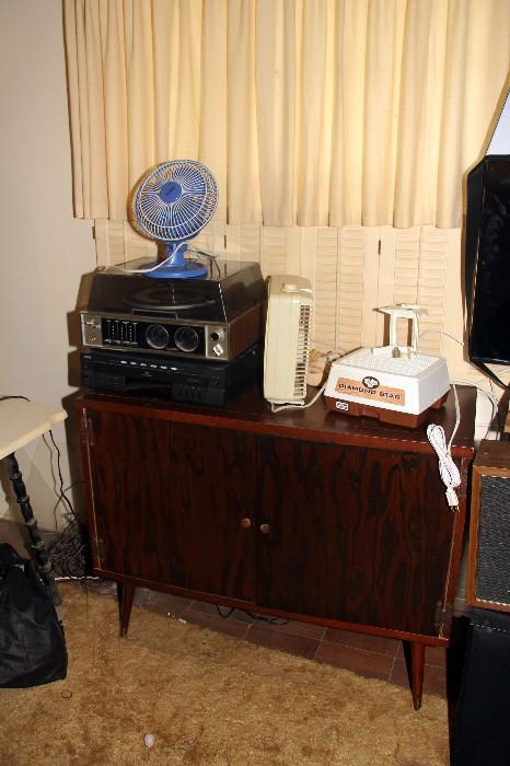 Great vintage turntable and stereo.