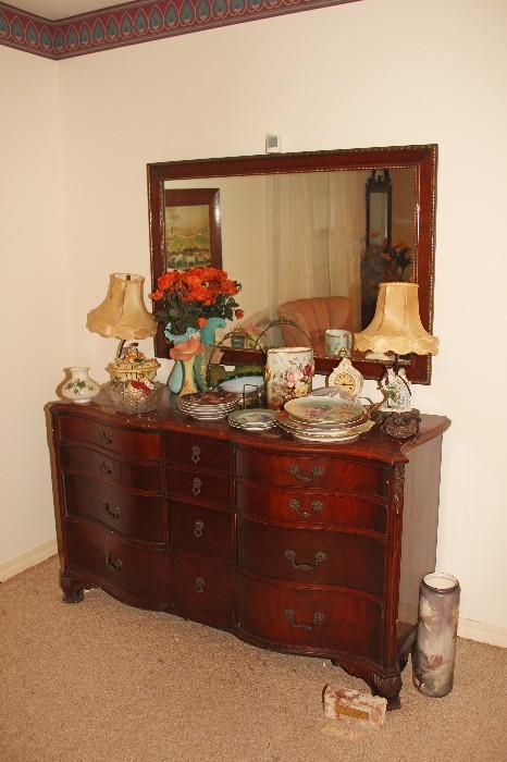Great dresser with tons of drawer space