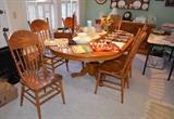 Oak Dining Room Table w/leaves & 6 chairs