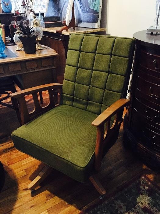 This mid century chair appears all original and rocks and swivels to a contemporary beat 🎶