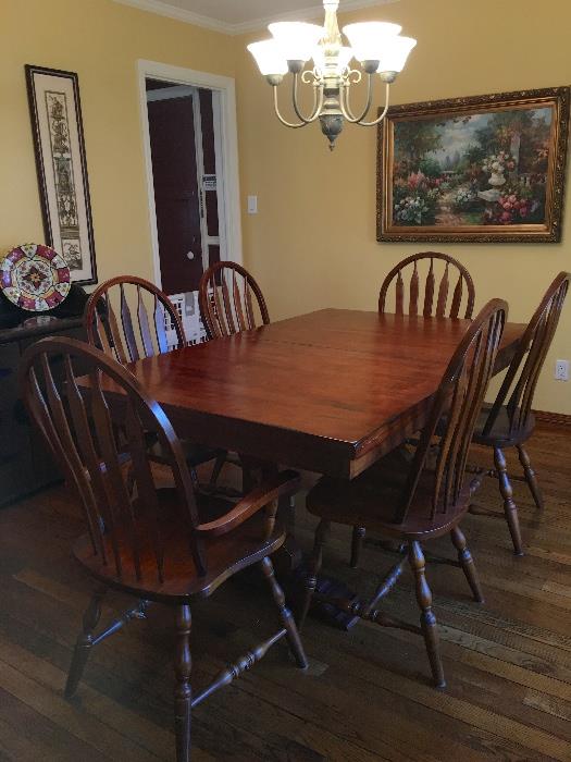 Beautiful country farmhouse table & 6 chairs