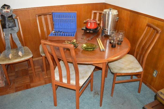 Mobler Table, set 5 chairs