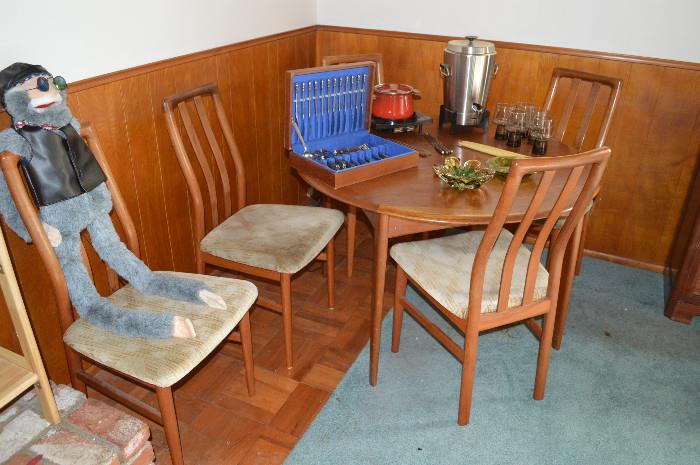 Mobler table, set 5 chairs